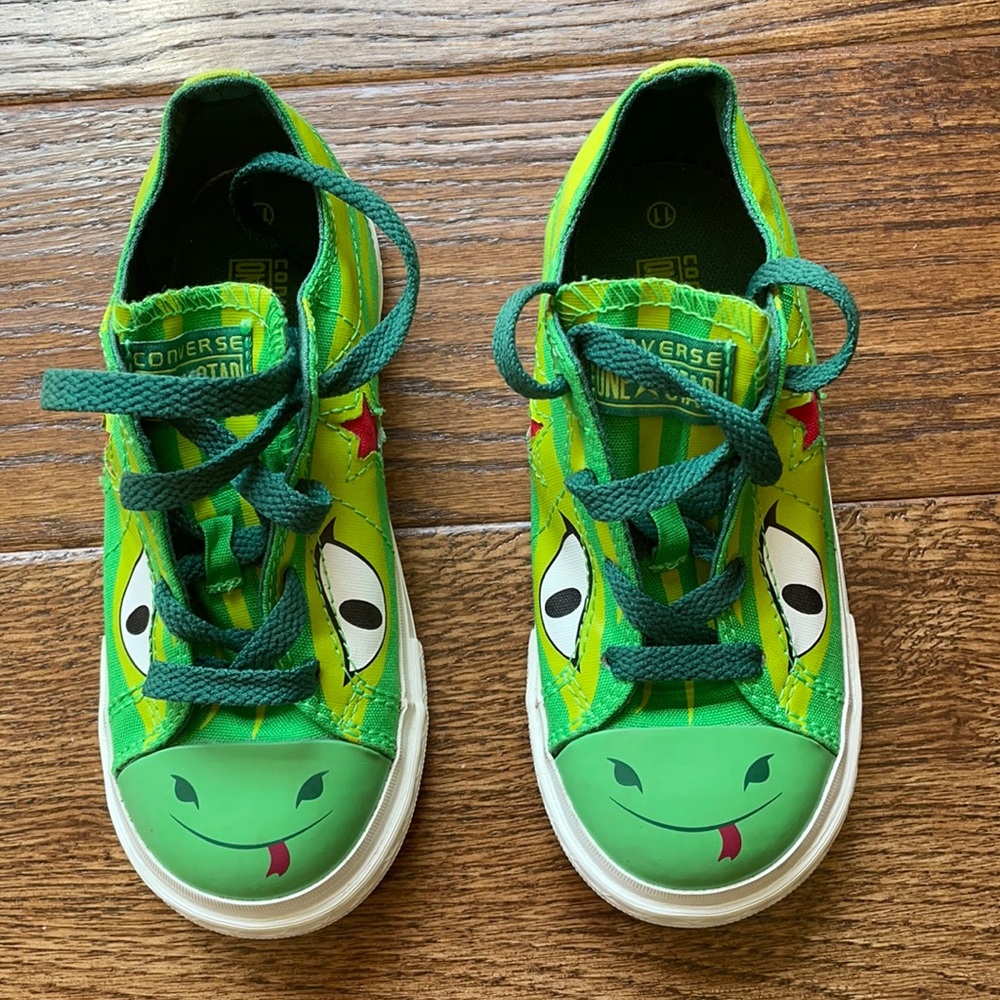 Like new lizard face kids Converse size 11